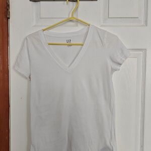 Gap for Good White V-neck 100% Cotton T-shirt. x-small. ***Two for $20***